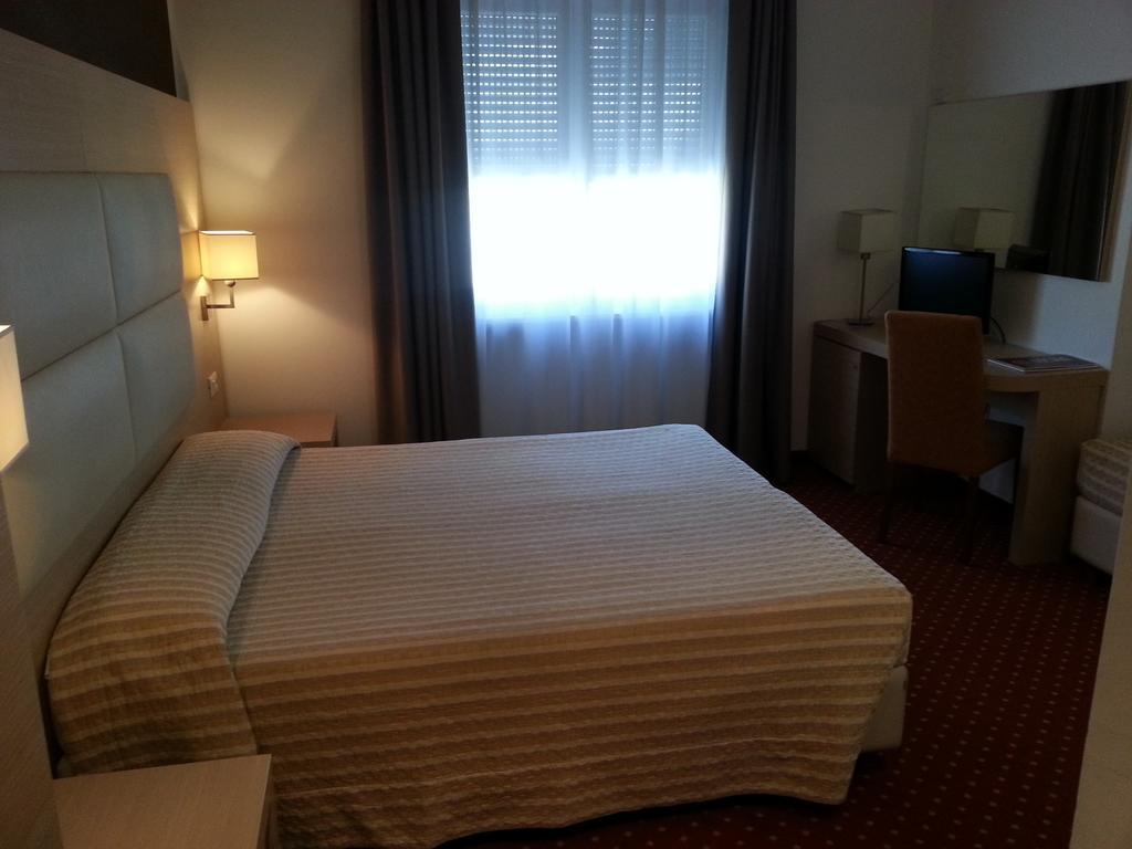 Hotel Regina Μπολζάνο Δωμάτιο φωτογραφία